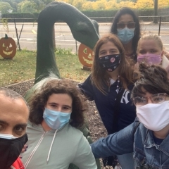 SI  Respite Participants  pose for a picture at the SI Zoo.
