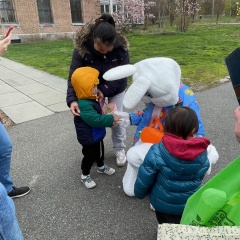 Bunny chatting with little kids.